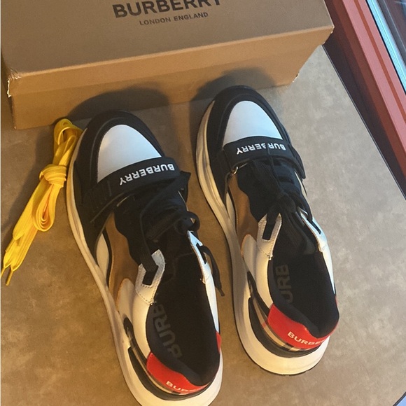 NEW BURBERRY SNEAKERS/GYM SHOES - Picture 6 of 7